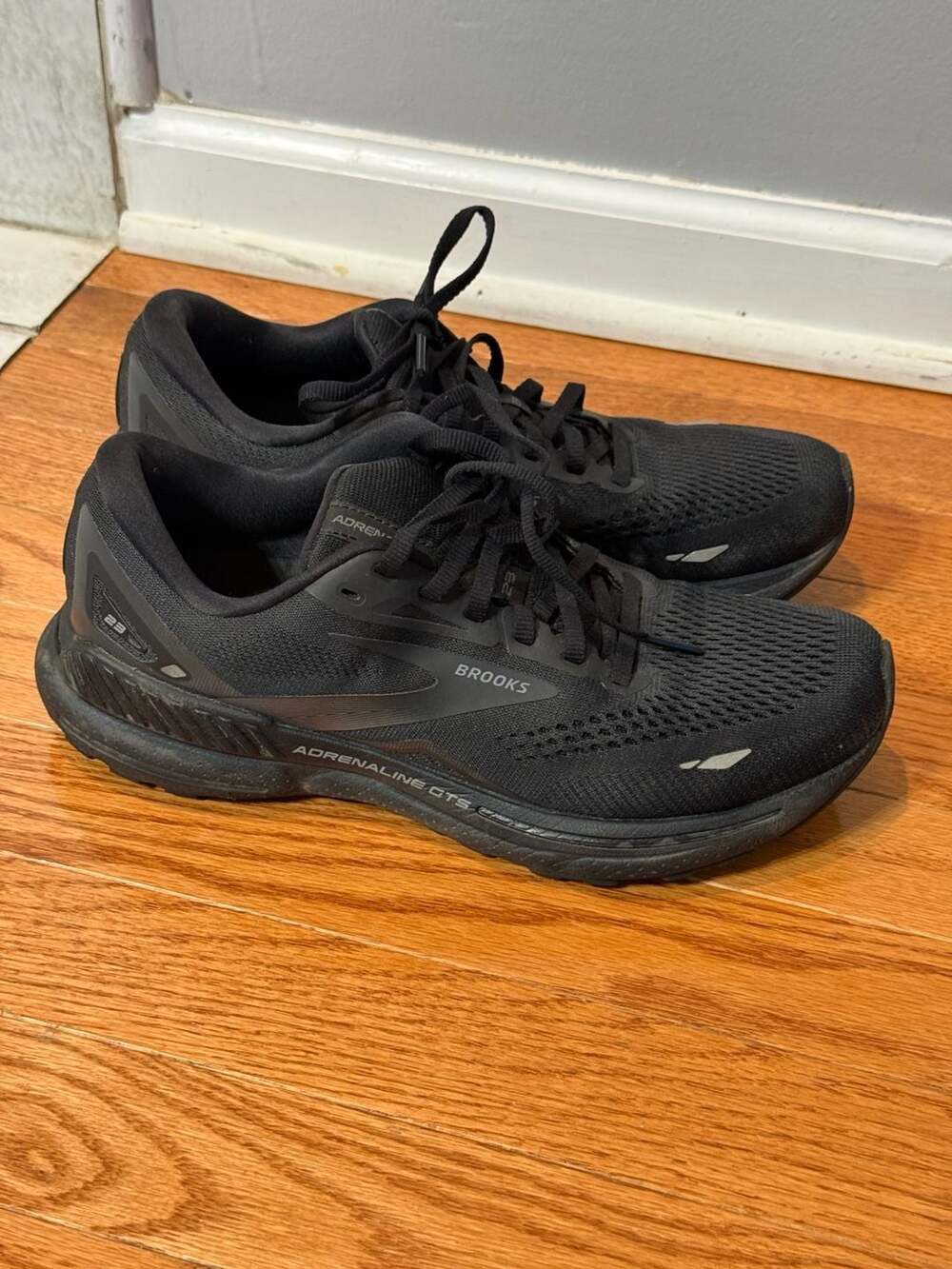 Women’s Brooks Adrenaline GTS 23 Running Shoes Black Size 9.5
